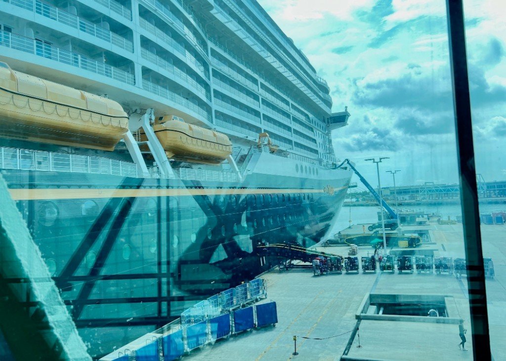 Ocean view from a Disney cruise verandah